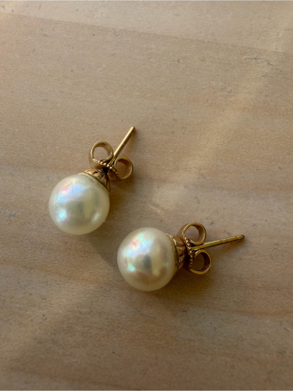 Beautiful vintage cultured pearl stud earrings set in stamped 14K yellow gold.